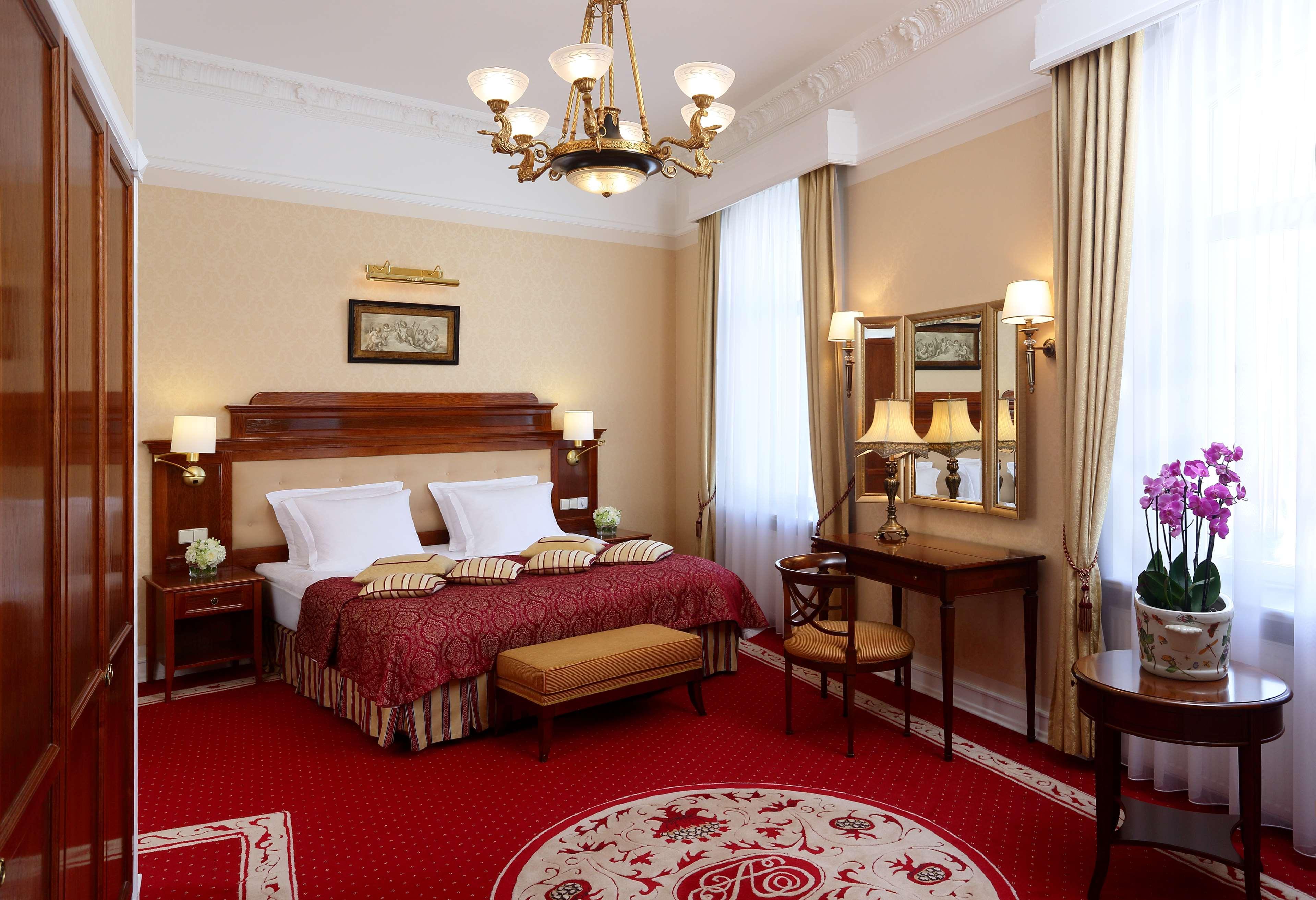 Radisson Collection Astorija Hotel, Vilnius Exterior photo A room at the hotel