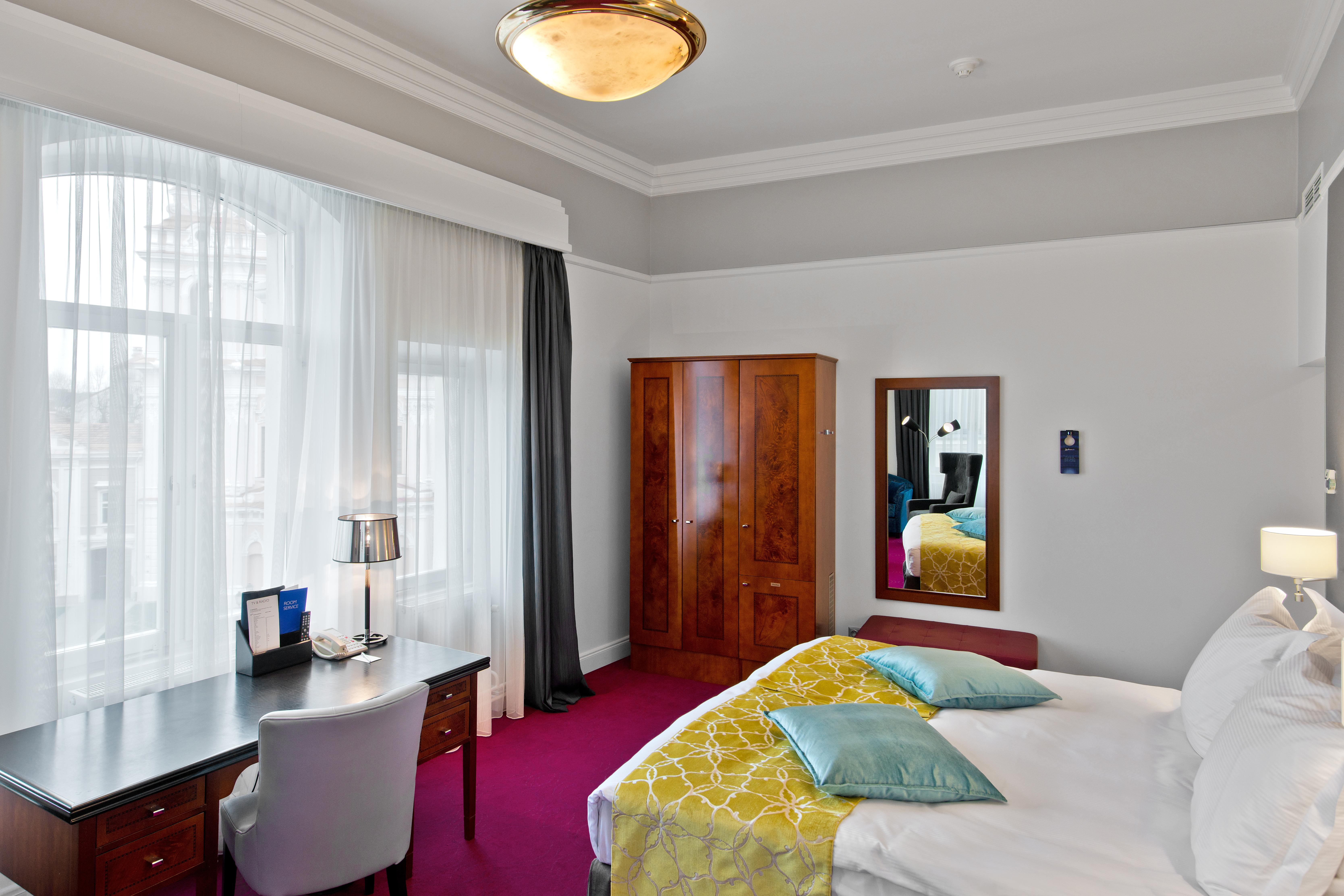 Radisson Collection Astorija Hotel, Vilnius Exterior photo A room at the hotel