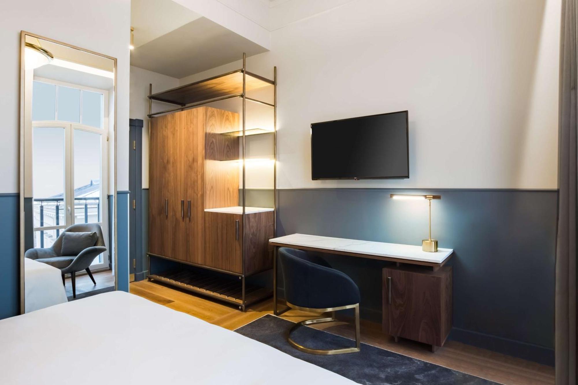 Radisson Collection Astorija Hotel, Vilnius Exterior photo A room at the Hotel
